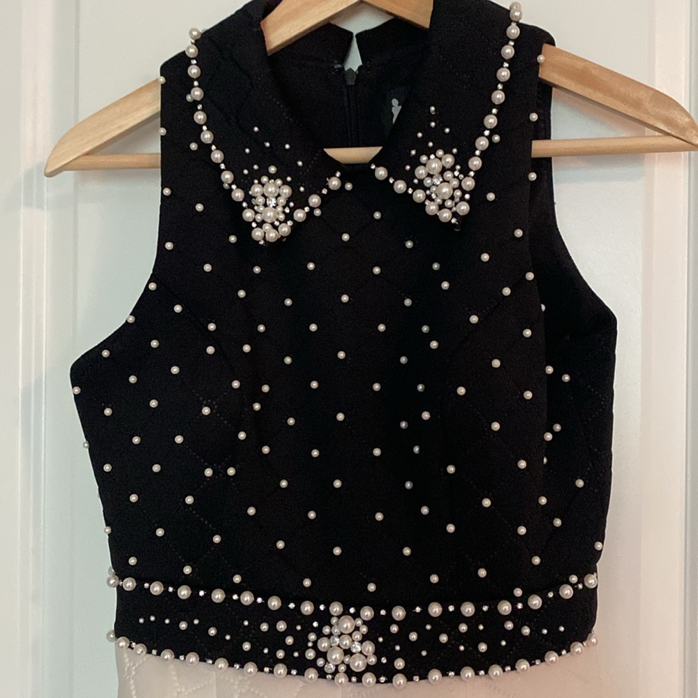 Mac Duggal formal black and white dress with Pearl collar and rhinestone detail - Picture 2 of 3